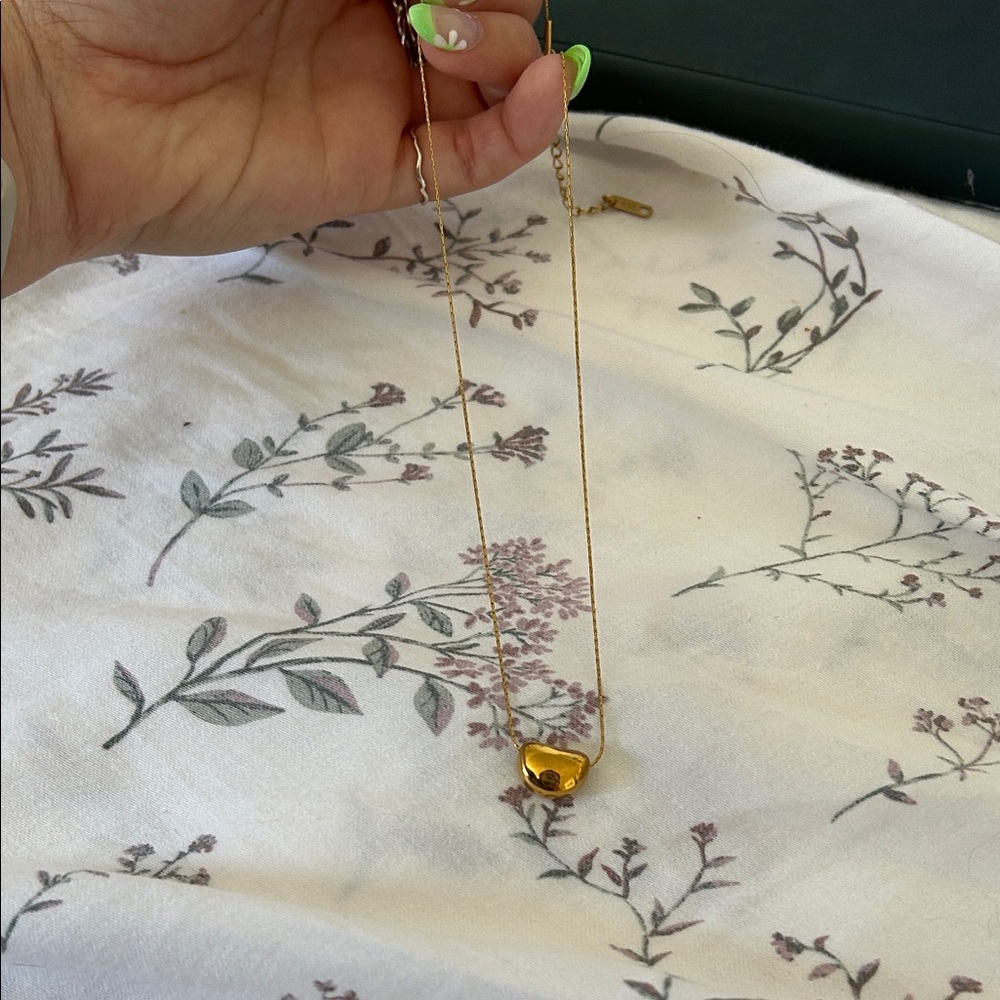 Elegant Gold Necklace